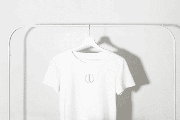 Camiseta con logo circular fdezLab.
